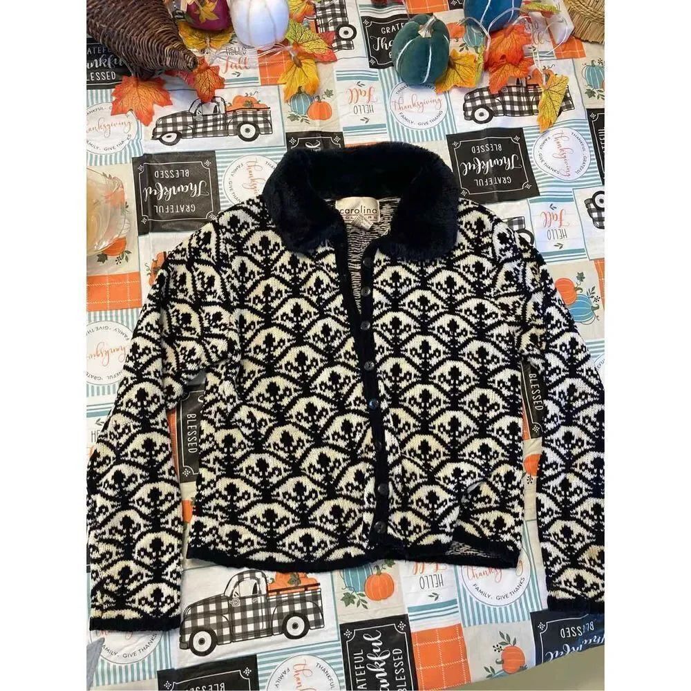 Jacket January Carolina colours Beautiful black and white print with velvety col